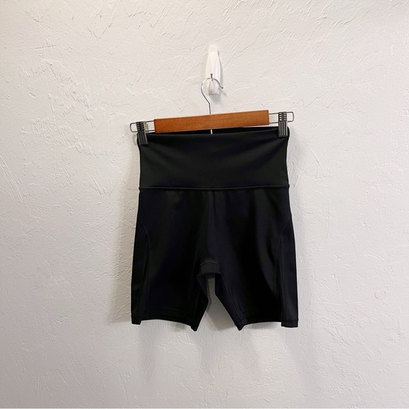 Offline by Aerie Black Hi-Rise Bike Shorts Size Medium Athletic - Picture 1 of 4